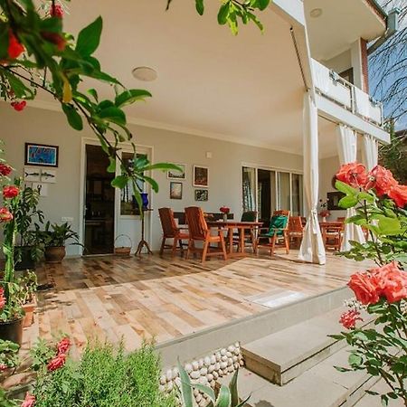 Neli & Zaal Guest House Telavi Eksteriør billede