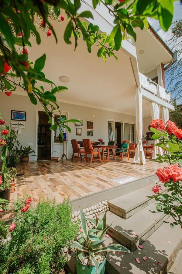 Neli & Zaal Guest House Telavi Eksteriør billede