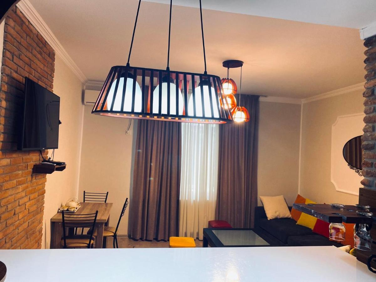 Neli & Zaal Guest House Telavi Eksteriør billede