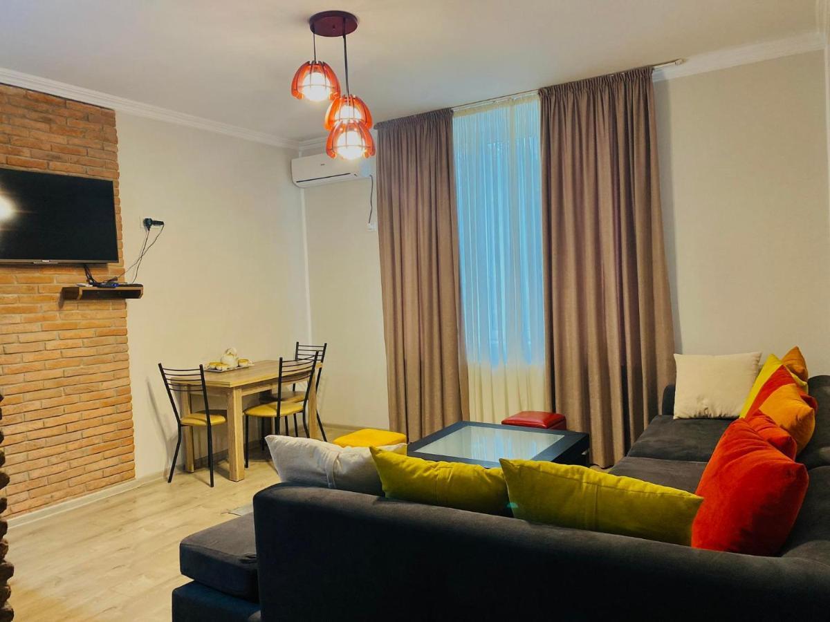 Neli & Zaal Guest House Telavi Eksteriør billede