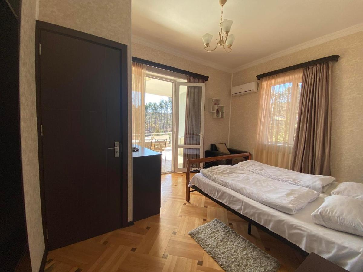 Neli & Zaal Guest House Telavi Eksteriør billede