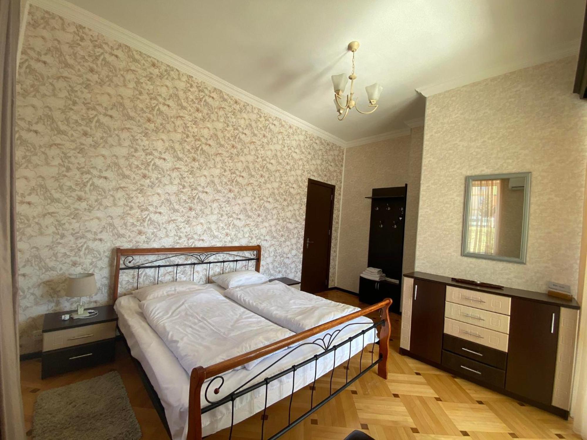 Neli & Zaal Guest House Telavi Eksteriør billede