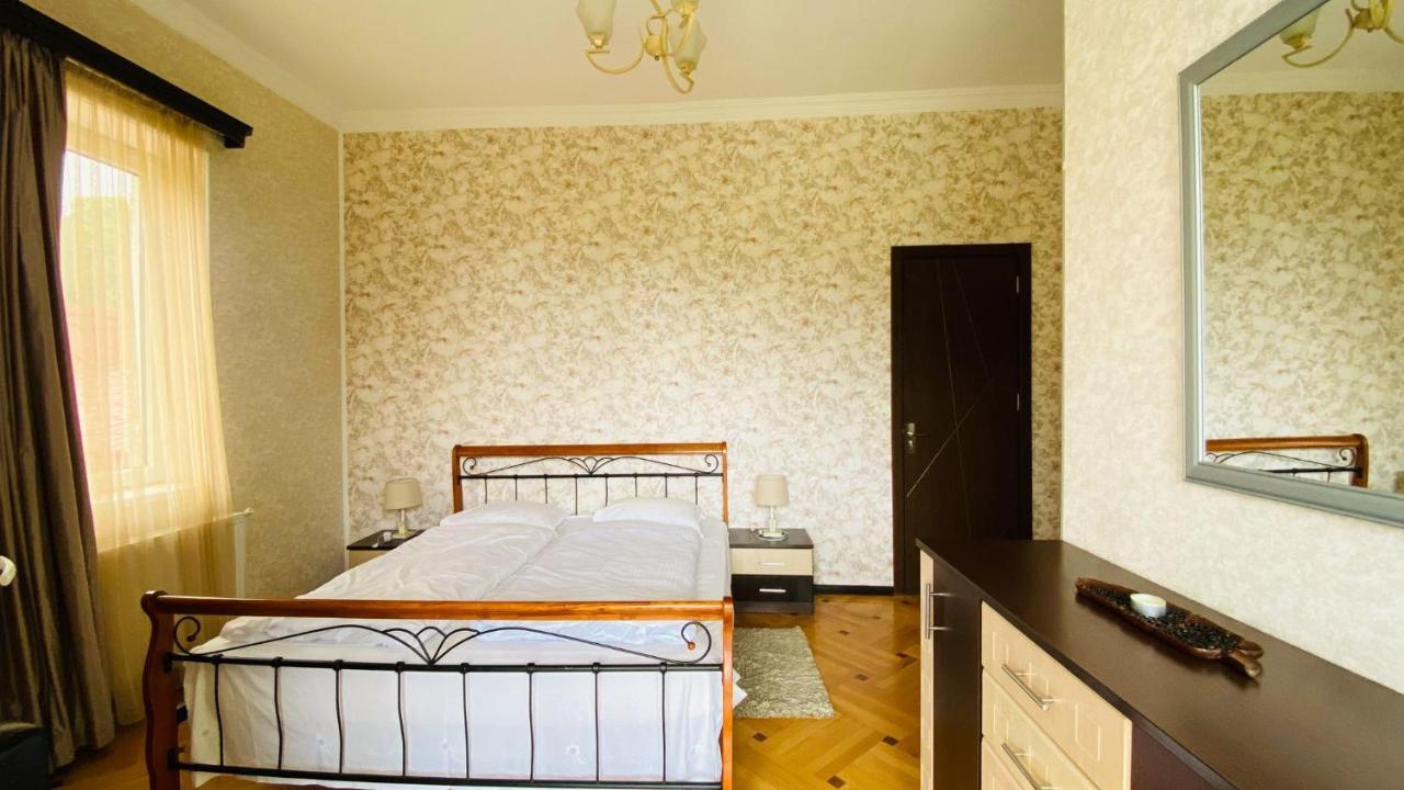 Neli & Zaal Guest House Telavi Eksteriør billede