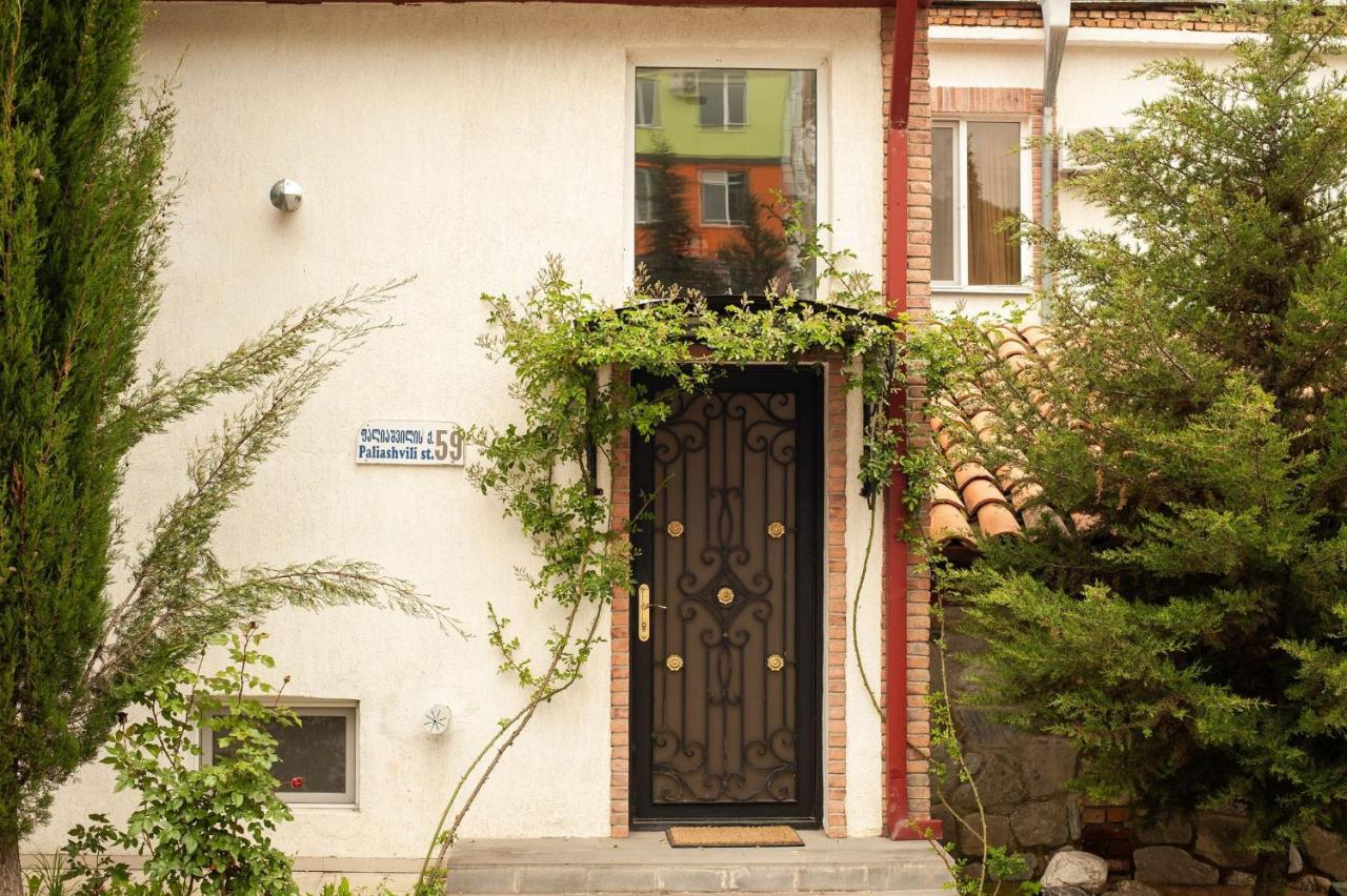 Neli & Zaal Guest House Telavi Eksteriør billede