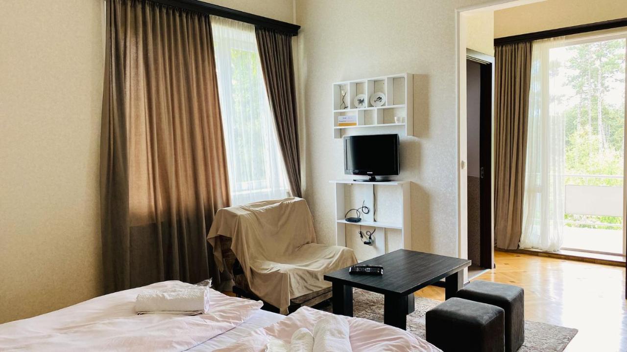 Neli & Zaal Guest House Telavi Eksteriør billede