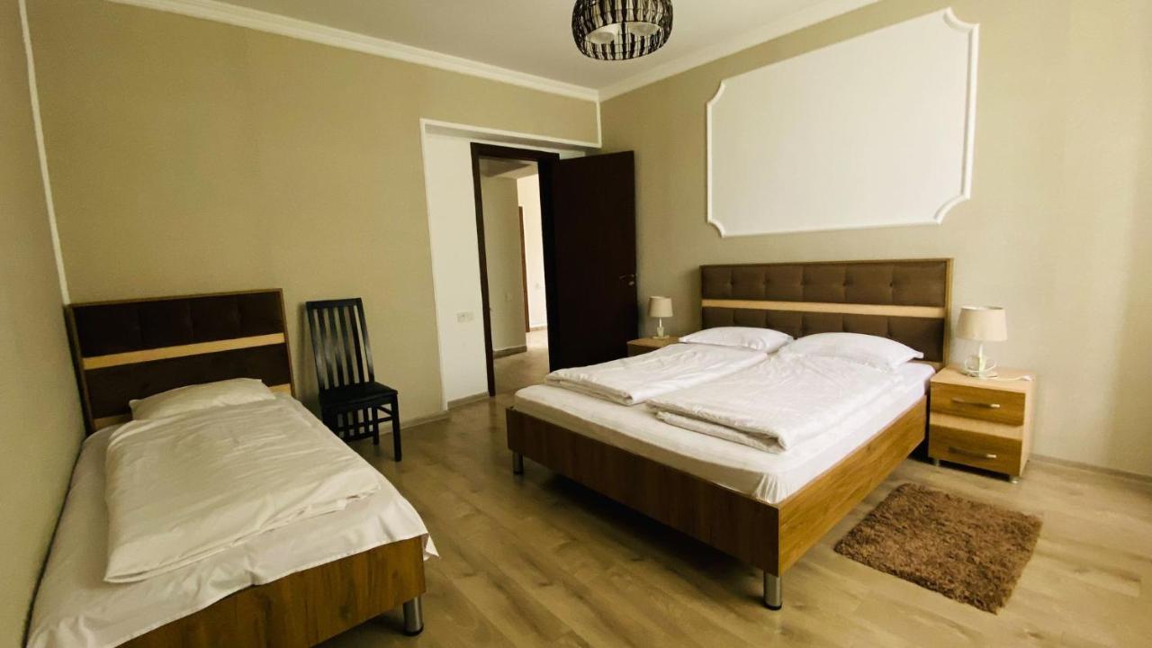 Neli & Zaal Guest House Telavi Eksteriør billede