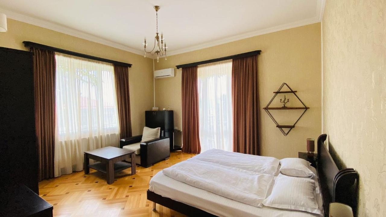 Neli & Zaal Guest House Telavi Eksteriør billede