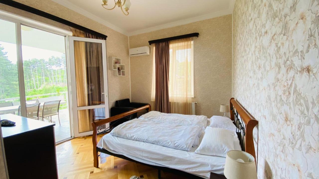 Neli & Zaal Guest House Telavi Eksteriør billede