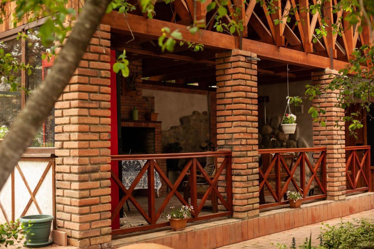 Neli & Zaal Guest House Telavi Eksteriør billede